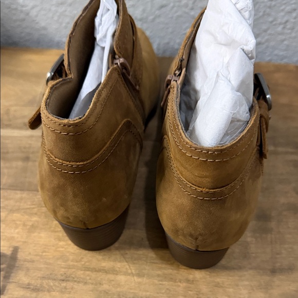 Clarks Women's Brown Leather Ankle Booties size 10 New in Box - Picture 4 of 7